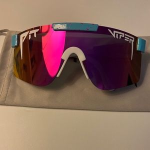 Gobby polarized single wide